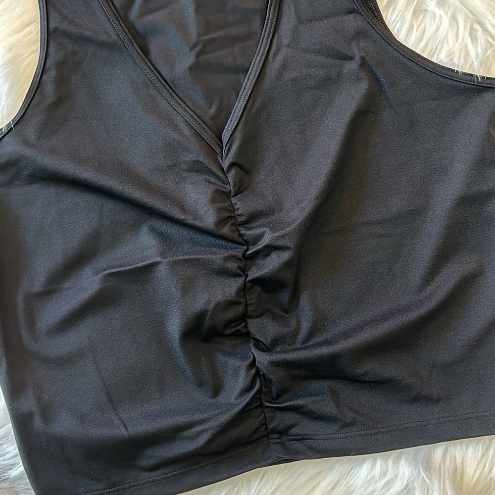 Victoria’s Secret On Point Crop Ruched Front Tank Top - Picture 5 of 5